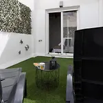 Terrace & Chill Urban Apartment